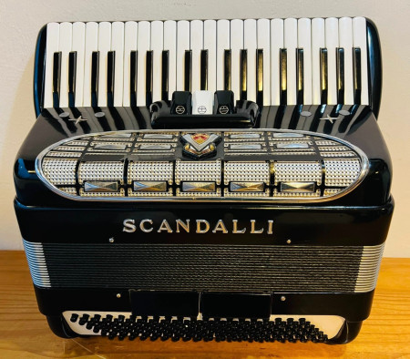 Scandalli 120 baixos (R$7.000,00)