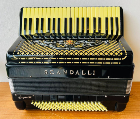 Scandalli 120 baixos (R$25.500,00)