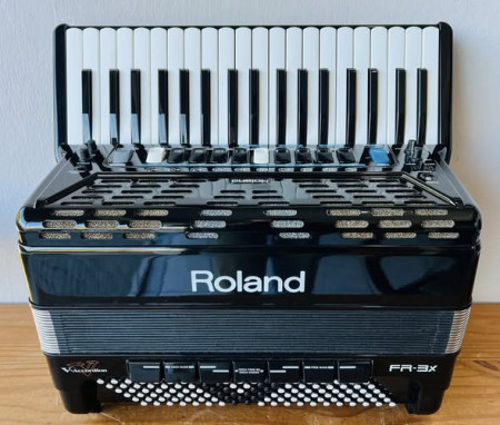Roland FR-3x (R$14.000,00)